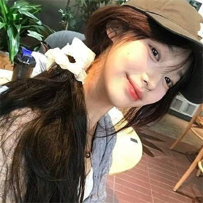 骑自行车的女人